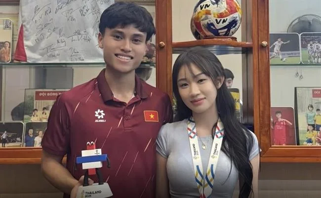 Hình ảnh minh họa đội ngũ hỗ trợ khách hàng sẵn sàng giải đáp thắc mắc về chính sách cookie của GA65 Đá Gà
